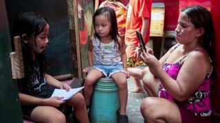 Students suffer in the Philippines' scorching heat