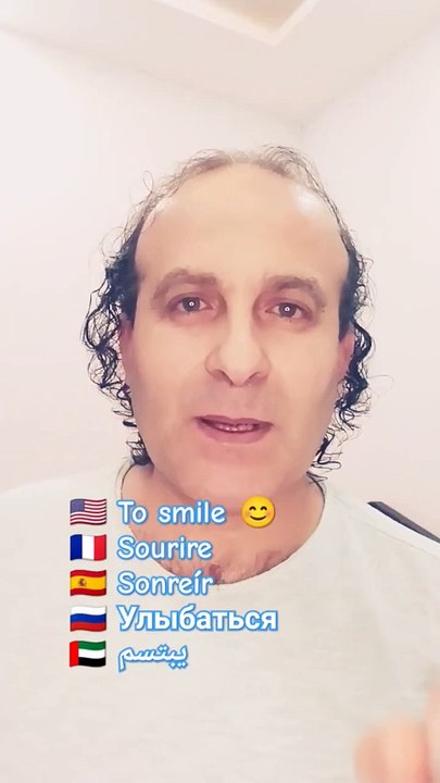 To smile Sourire Sonreír Улыбаться يبتسم