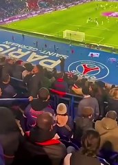 #Insolite Kylian #Mbappé a désormais son #chant au Parc des Princes, tiré du #tube #italien « Sara perche ti amo ».