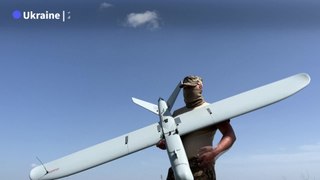 Des drones ukrainiens parcourent le ciel derrière les lignes russes