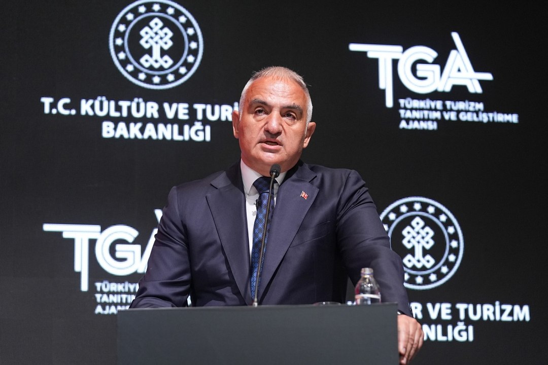 Bakan Ersoy: Rekor turizm geliri elde ettik