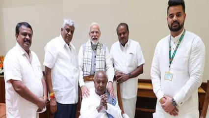 Karnataka BJP MP Prajwal Revanna की Family Details, Father CM...Full Video