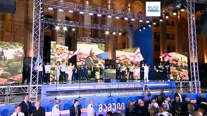 Многотысячный митинг в поддержку властей и "закона об иноагентах"