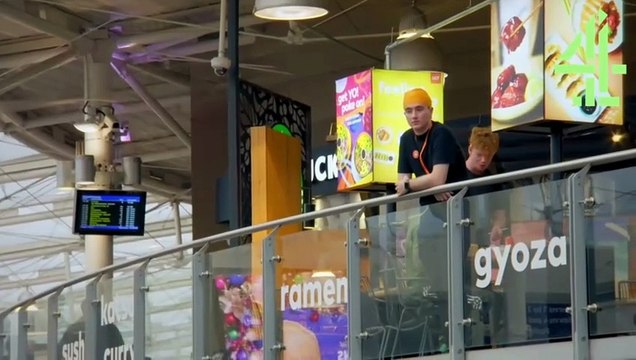 The Piano Channel 4: Yorkshire boxer Ellis impresses judges Claudia Winkleman, Mika and Lang Lang with rendition of Chopin’s Ballade No.4 at Manchester Piccadilly station