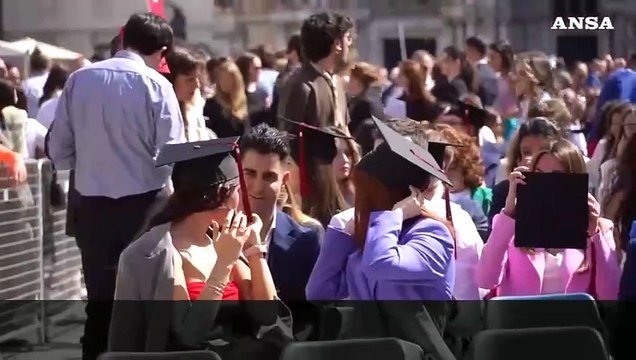 Venezia, cerimonia in piazza San Marco per le lauree di Ca' Foscari