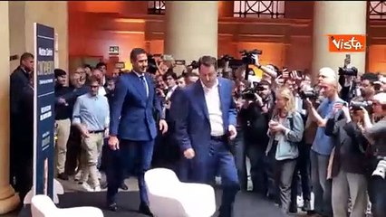 Salvini e Vannacci arrivano alla presentazione del libro "Controvento", l'applauso del pubblico