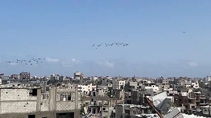 مساعدات جديدة تلقى جواً فوق مدينة غزة