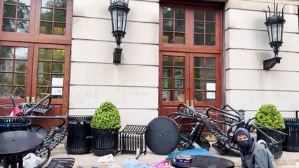 Ativistas pró-Palestina ocupam Universidade de Columbia, que suspende e ameça expulsão