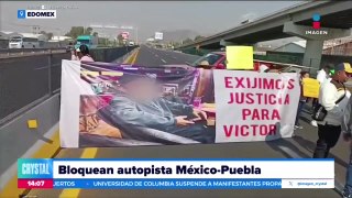Familiares bloquean la autopista México-Puebla para exigir justicia por Víctor