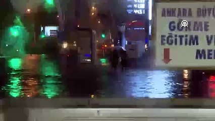 Başkentte yağmur hayatı felç etti! Yollar yine göle döndü