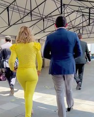 Sandra Itzel firma los papeles de divorcio