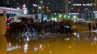 Başkent Ankara'yı sağanak yağış vurdu! Cadde ve sokaklar göle döndü