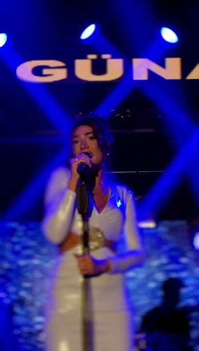 Η Ήβη Αδάμου έκανε σαματά στην Τουρκία – Οι Sold out εμφανίσεις της και το ....τραγούδι έκπληξη!