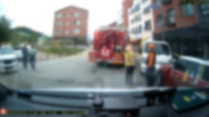 SUV, 승용차 충돌 후 역주행...하역 작업자 치여 사망 / YTN