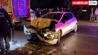 Trafik ışıklarında 2 otomobil çarpıştı: 1 yaralı