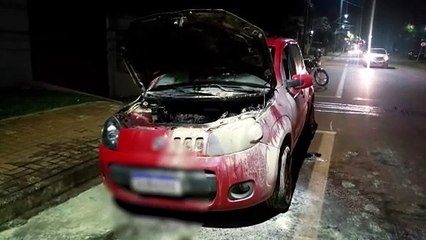 Princípio de incêndio em Fiat Uno mobiliza Corpo de Bombeiros no Cascavel Velho