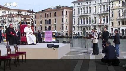 Il Papa incontra i giovani a Venezia: "Siate rivoluzionari, non cercate l'utile"