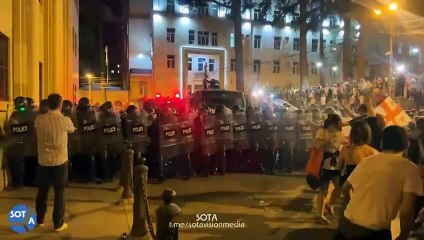 Polícia reprime manifestação contra polêmico projeto de lei na Geórgia
