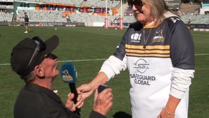 Rugby fan proposes to partner on the field at Brumbies game