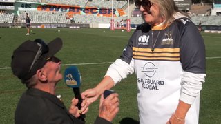 Rugby fan proposes to partner on the field at Brumbies game