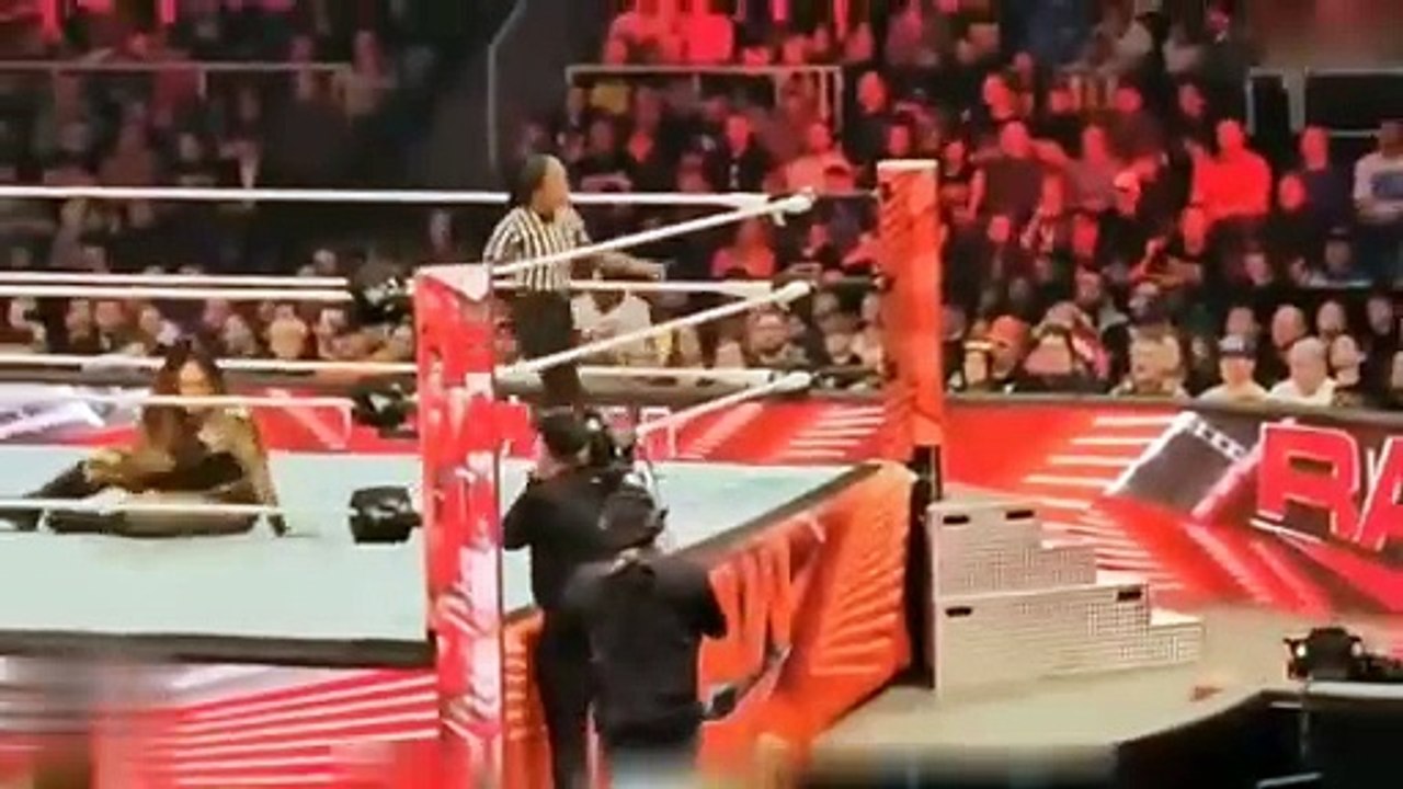 Nia Jax vs Shayna Baszler: WWE Raw