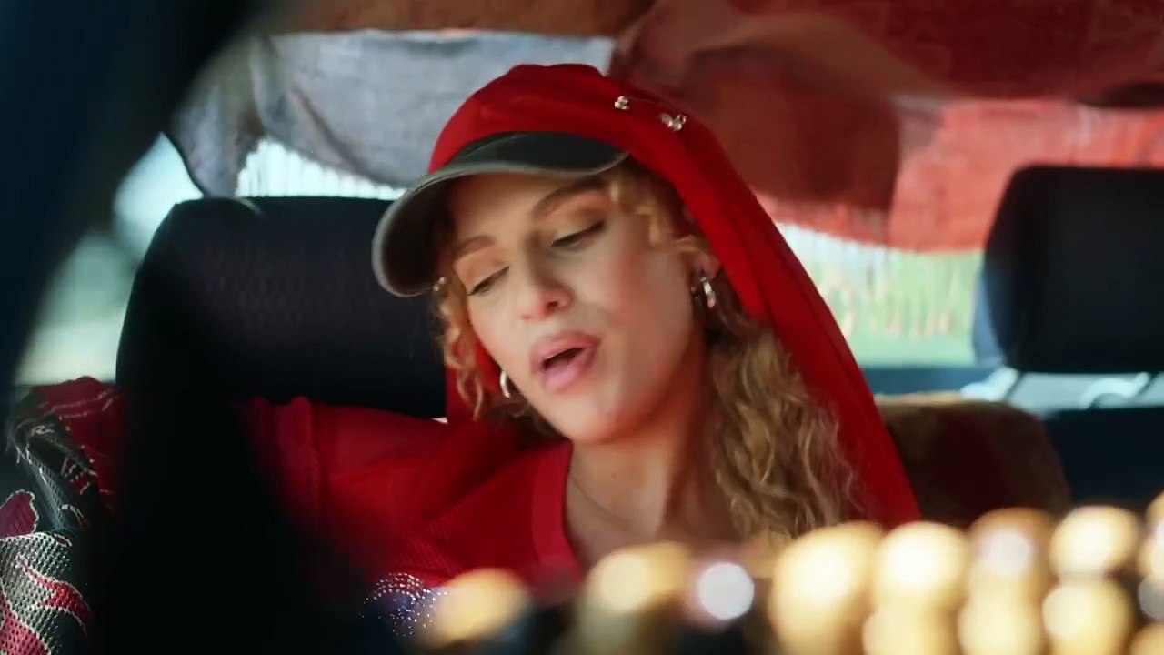 Elyanna - GANENI (Official Music Video) - video Dailymotion