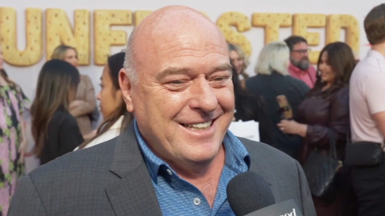 Dean Norris on Jerry Seinfeld as a Director: "Very Precise" But Also "Laid Back" | THR Video