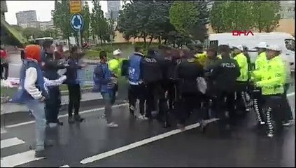Şişli'de Taksim'e yürümek isteyenlere polis müdahalesi