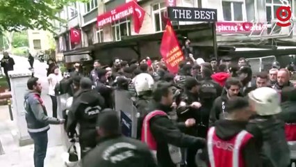 Beşiktaş meydanına yürümek için kurulan bariyerleri aşan gruba polis müdahalesi
