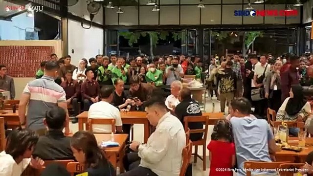 Momen Jokowi Mendadak Santap Mi Kekinian di Kota Mataram NTB
