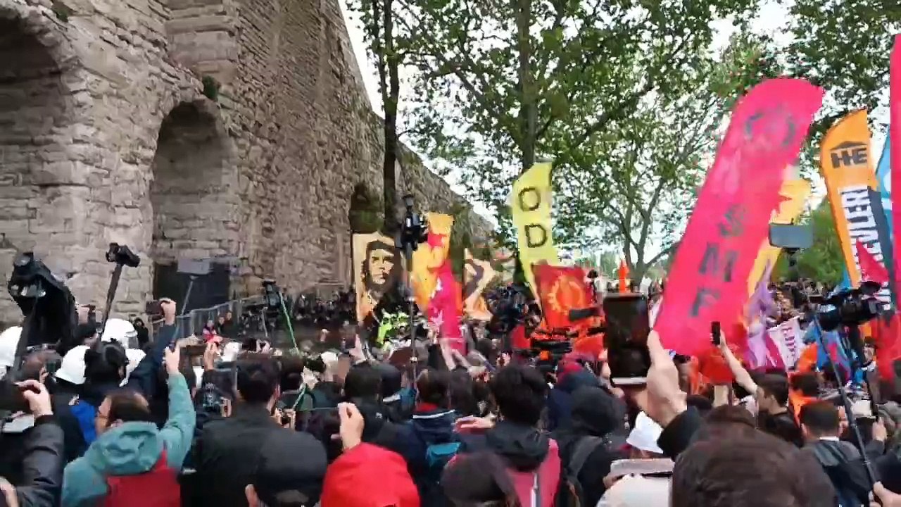 Bozdoğan Su Kemeri'nin önünde polis müdahalesi başladı!