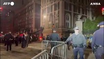 New York, polizia in assetto anti-sommossa irrompe alla Columbia per riprendere Hamilton Hall