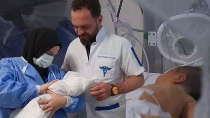 Zehra Bebek bir dikişle hayata tutundu