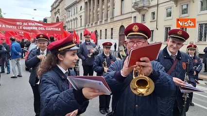 1 maggio, al corteo di Milano si suona "Bella Ciao"