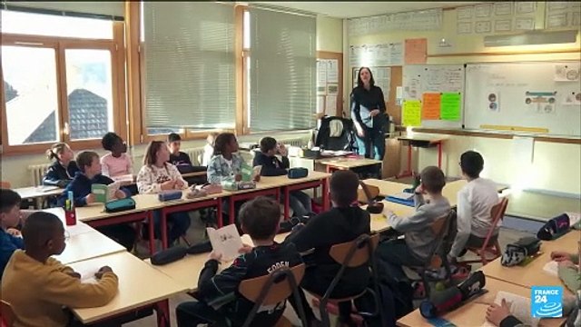 French report on children's screen use recommends no smartphones before 13