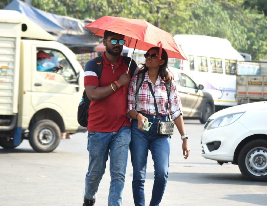 पश्चिम बंगाल में परवान पर गर्मी, और चढ़ेगा पारा...