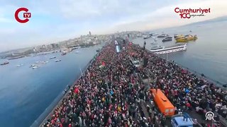 İstanbul Valiliği, miting alanı olmayan Galata Köprüsü’nü TÜGVA’nın çağrısı doğrultusunda Filistin’e destek eylemi için açmıştı.