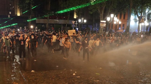 Gürcistan'daki hükümet karşıtı gösterilerde 63 kişi gözaltına alındı