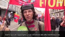 Corteo 1 Maggio Milano, manifestanti vestiti da bolscevichi: 