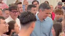 Sánchez se da un baño de multitudes en la caseta del PSC de la Feria de Abril de Barcelona