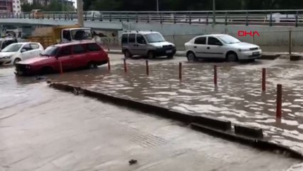 Elazığ’da sağanak; cadde ve sokaklar suyla doldu