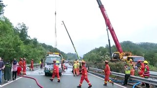 Desabamento de estrada na China deixa ao menos 48 mortos
