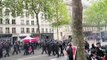 Violenze e scontri in testa al corteo del Primo Maggio a Parigi: le cariche della polizia