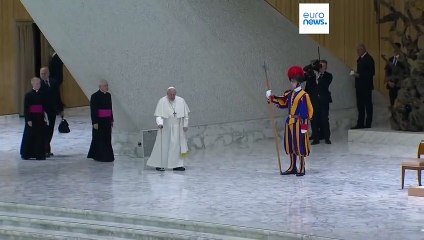 Papa Francisco volta a apelar à paz e lamenta investimentos na produção de armas
