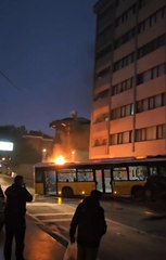 Kartal'da markete giren İETT otobüsü yandı