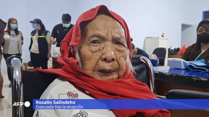 Erupción volcánica provoca cierre de aeropuertos en Indonesia