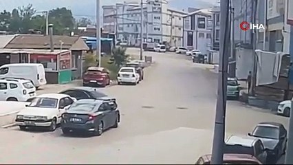 Otomobil ile motosikletin çarpıştığı kaza kamerada