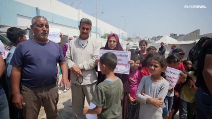 من وسط الركام ورغم سوء حالهم.. فلسطينيون ينظمون مسيرة في غزة لتقديم الشكر لطلاب الجامعات الأمريكية