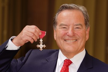 Hartlepool broadcaster Jeff Stelling is made an MBE at Buckingham Palace