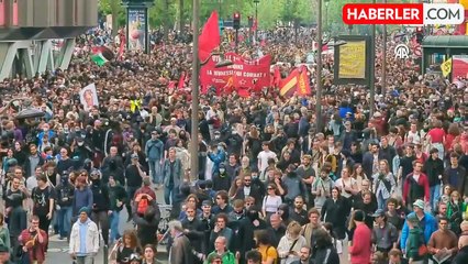 Paris'teki 1 Mayıs Gösterilerinde Polis Eylemcilere Copla Müdahale Etti